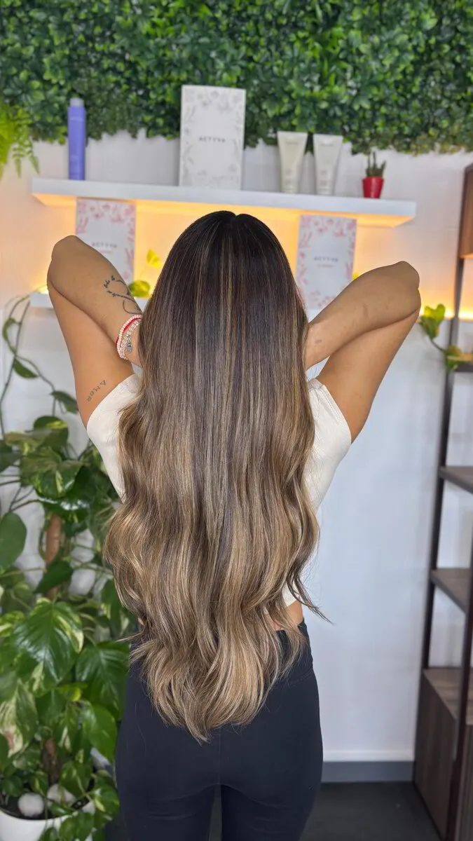 Melena con balayage hecha en Glow Up Studio